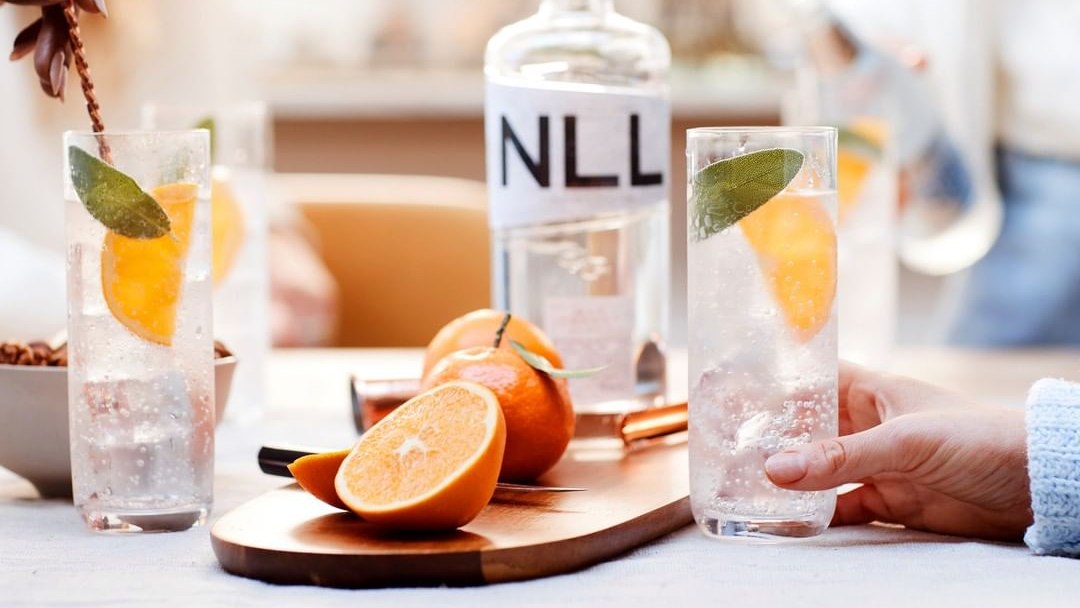 Geniet van alcohol vrije spirits sterke dranken zoals NLL Gin